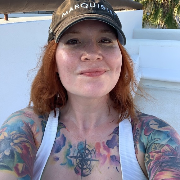 Meet your Posher, Janet - Picture 3 of 4